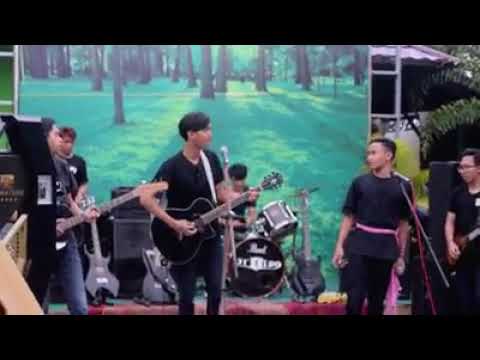 Lagu slank di nyanyikan band winnie rockres