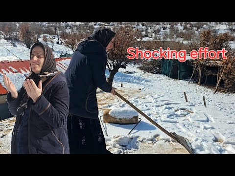 Mother Saves Roof From Collapsing With Bare Hands, Shocks Neighborhood