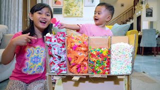 Download lagu AZAM SALSA BERMAIN DENGAN MESIN PERMEN 😱 YUPI DAN MARSHMALLOW mp3