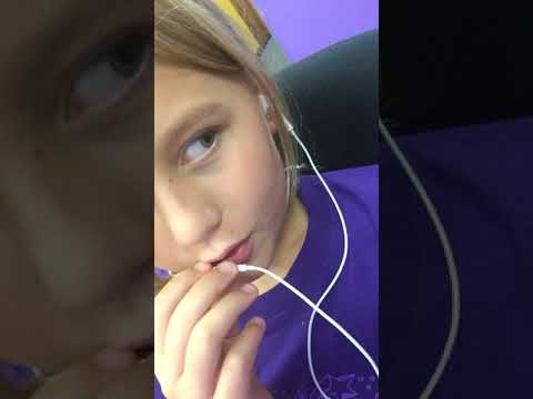 I tryed doing ASMR with a lollipop