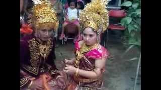 preview picture of video 'Pernikahan Tradisi Adat Bali (Pernikahan De Awan & Cemul)'