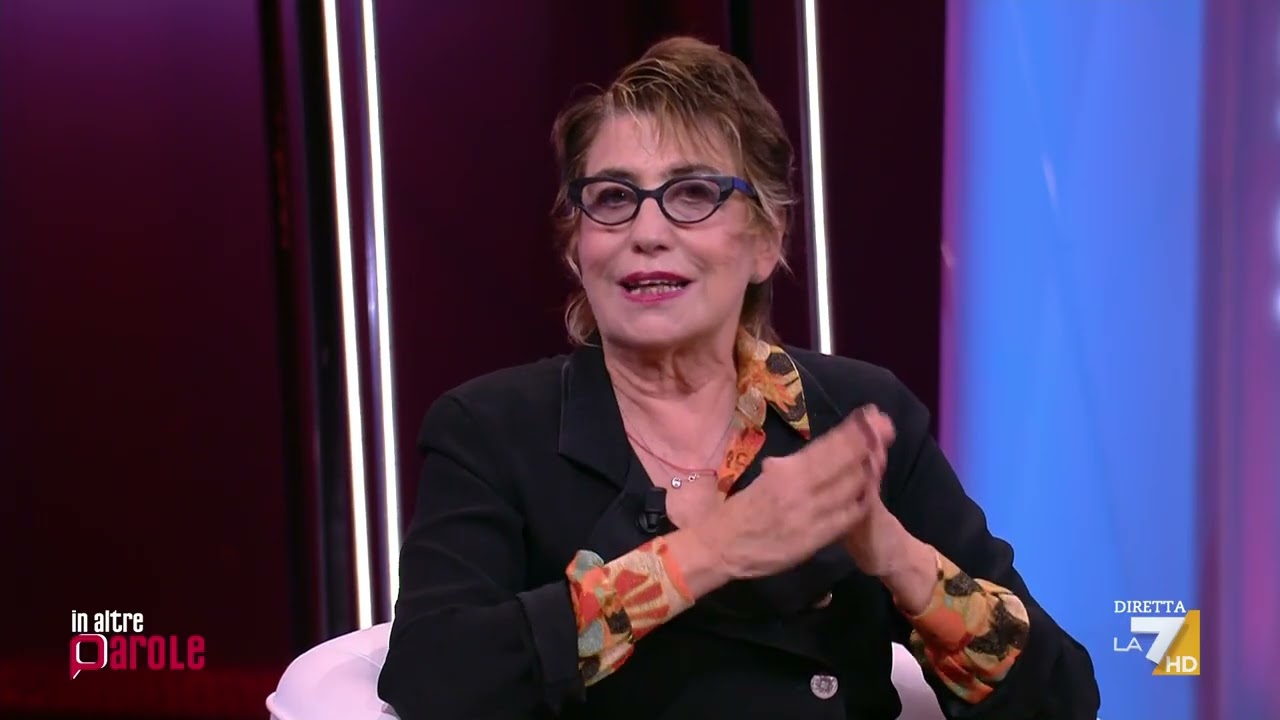 Serena Dandini su Sangiuliano 'alla Trump': “Una maschera da teatro, importante per la satira”