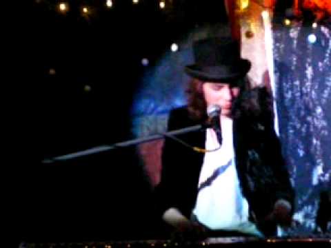 Mati Gavriel - Live - So Perfect When You Cry [Berlin/02.12.2010]