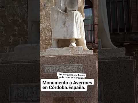 UBICADO JUNTO A LA PUERTA DE LA LUNA EN CÓRDOBA: MONUMENTO A AVERROES. España.