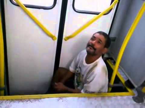 BÊBADO CANTANDO NO ÔNIBUS