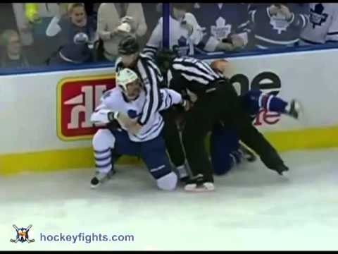 Hockeyfighters.cz  Mike Brown vs Ben Eager Feb 15, 2012.wmv