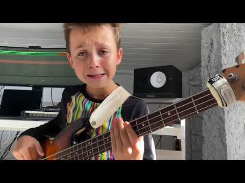 (9yrs) AronTheBassist plays GOSPEL MUSIC🎶❤️  Smokie Norful - I’ve Been Delivered (bass cover)