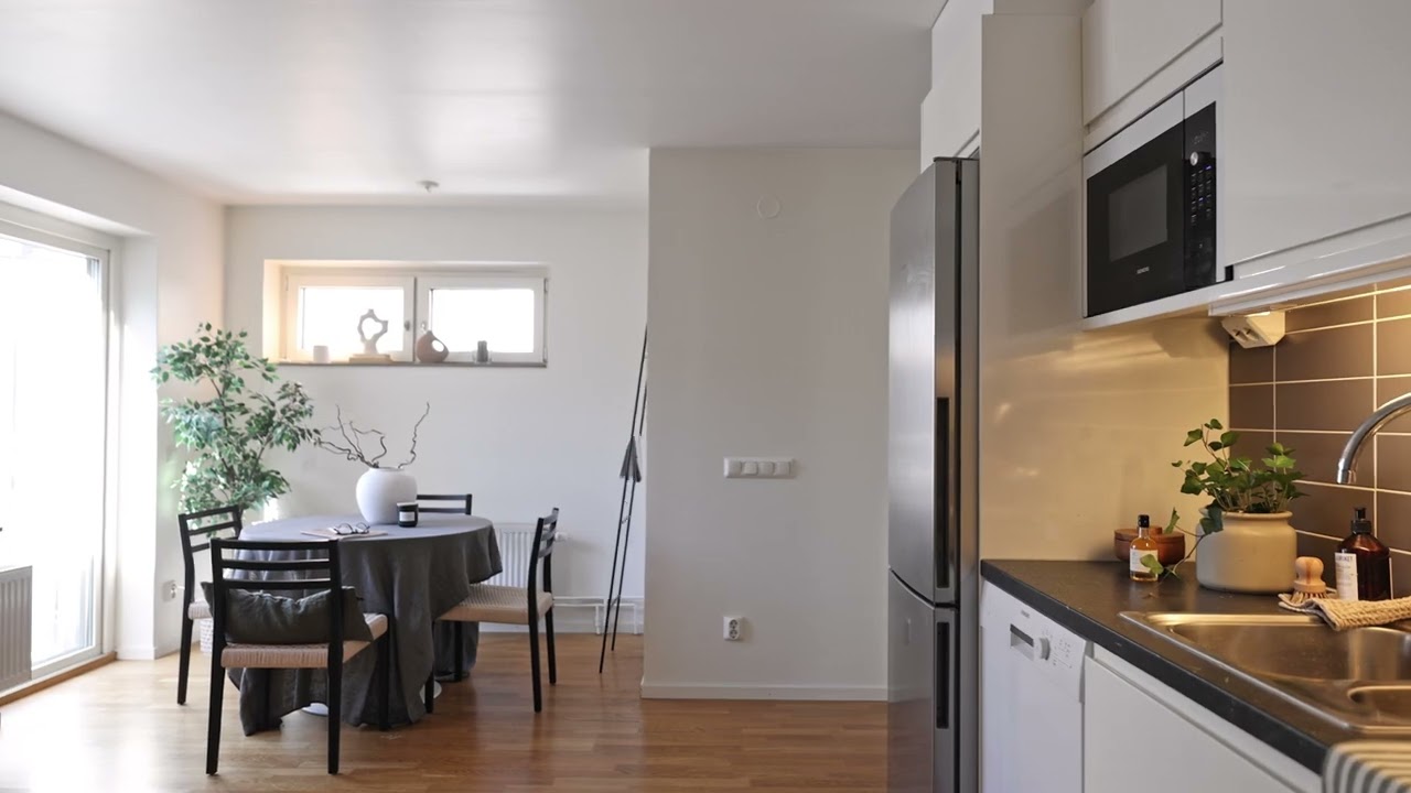 2 rum Lägenhet på Tellusborgsvägen 94, vån 5 Midsommarkransen / Telefonplan Stockholms kommun - video