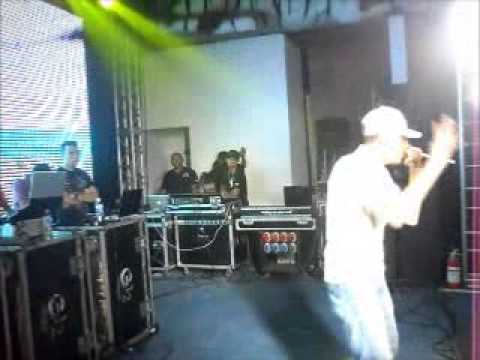 Mc Leozinho da vp ao vivo & Mc Menor D'alkaeda (império da casa verde) ZN - 13/11/2013