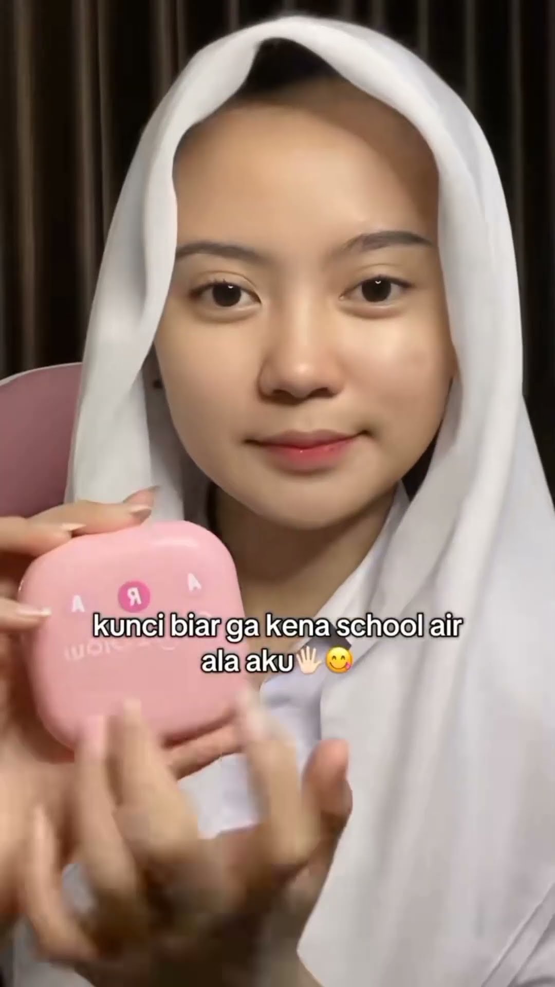 Siapa bilang makeup sekolah harus ribet? Coba deh Anti School Air untuk tampilan fresh yang effortless! 😊✨
