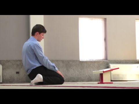 Sa e lartë duhet të jetë pengesa (sutra) përpara kur falim namaz? - Dr. Imam Ahmed Kalaja