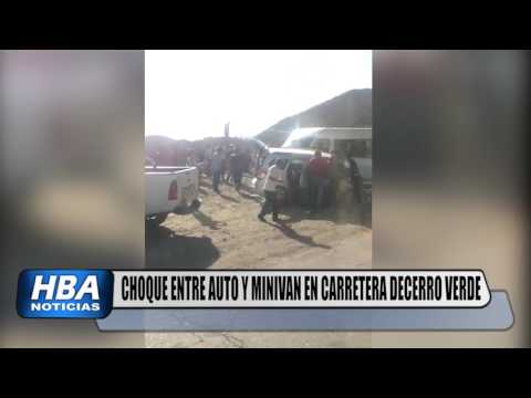 HBAnoticias. Minivan se choca contra auto en la carretera de Cerro Verde
