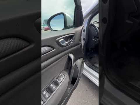 фото renault megane iv рестайлинг 0