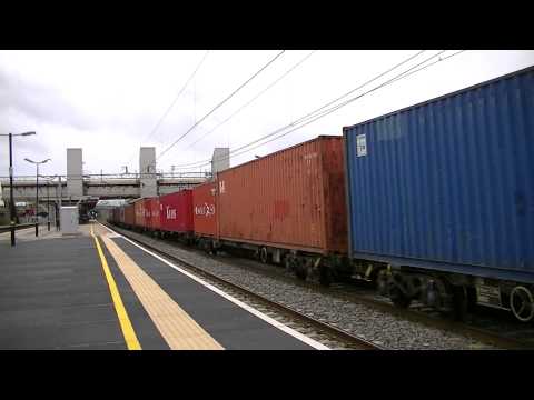 FL 86609 & 86610 Pass Bletchley On Northbound Liner 19/10/2013