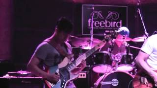 메브(MeV) - 'Crush' 도입부분.