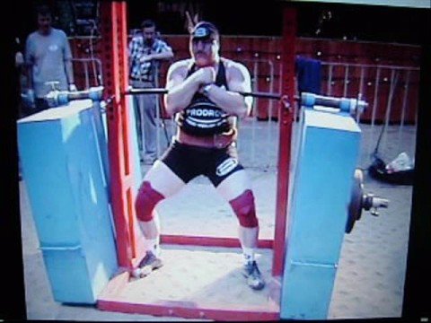 Hryciuk Tadeusz specjalizuje się w robieniu pokazów siłowych