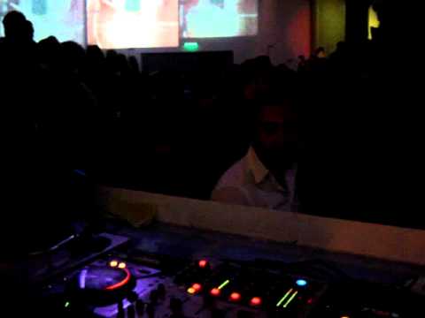 LUCA ESSE DJ @PRIVAT 1 suona TAKE A RIDE di MARIO GRIMALDI.MPG