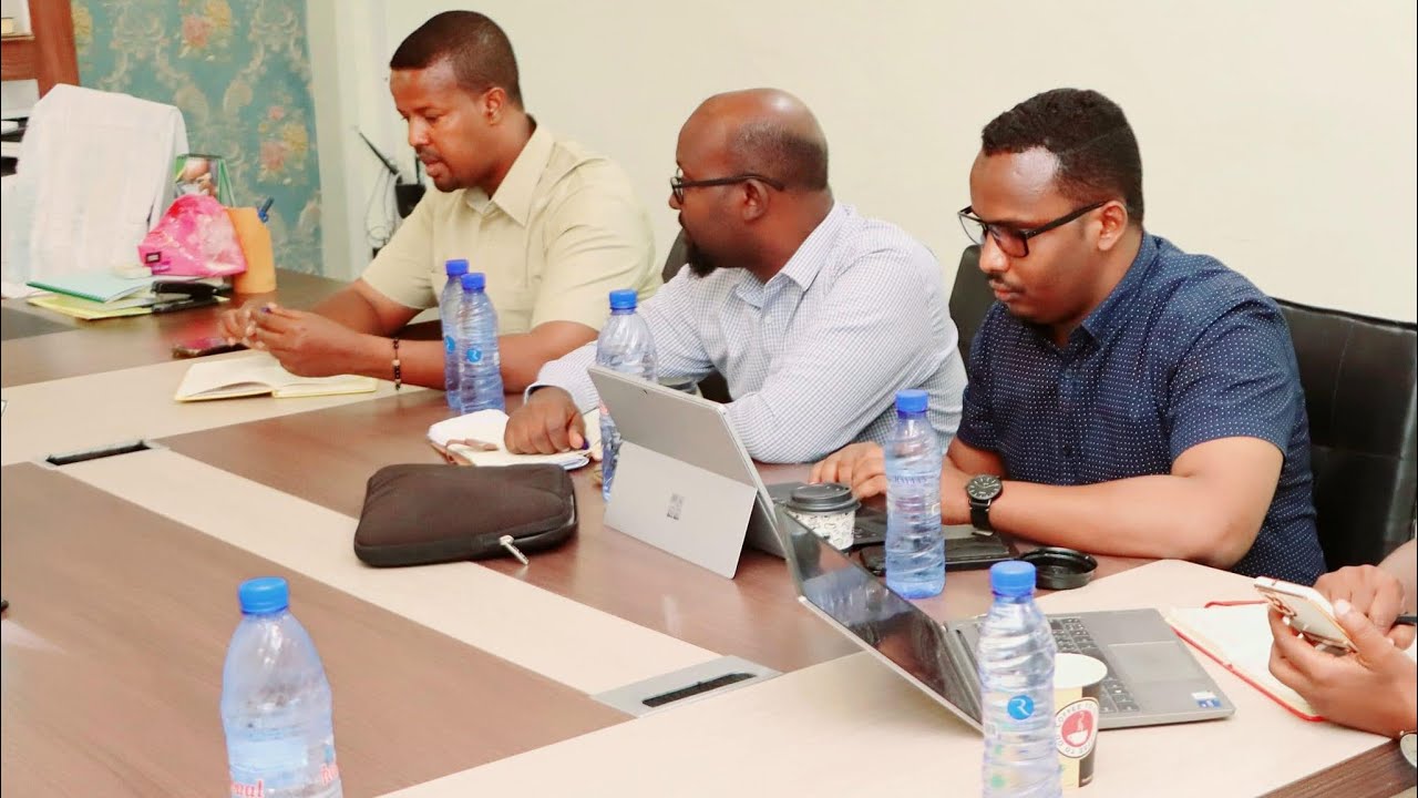 Agaasimaha Guud ee Maaliyadda Puntland oo kulan la qaatay Ku-simaha Agaasimaha Guud Caafimaadka