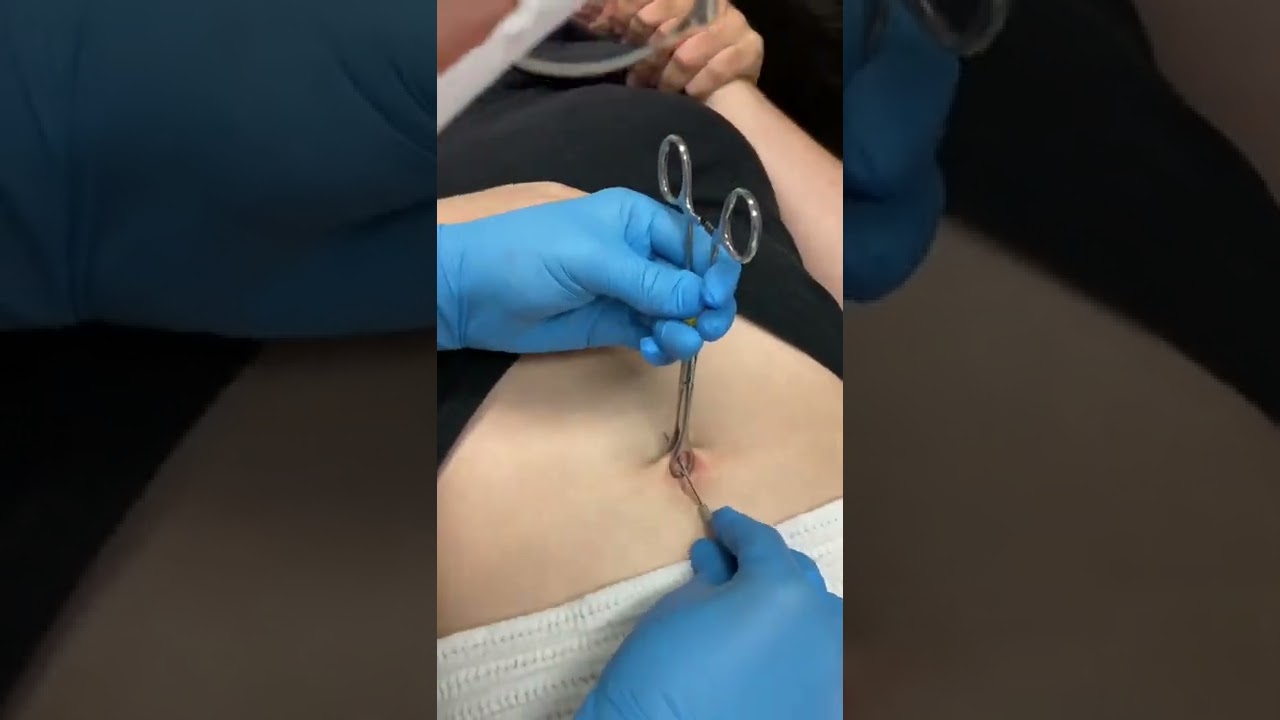 Aplicação de piercing umbigo! #piercing #curitiba #estudioteix #turkotfilmes