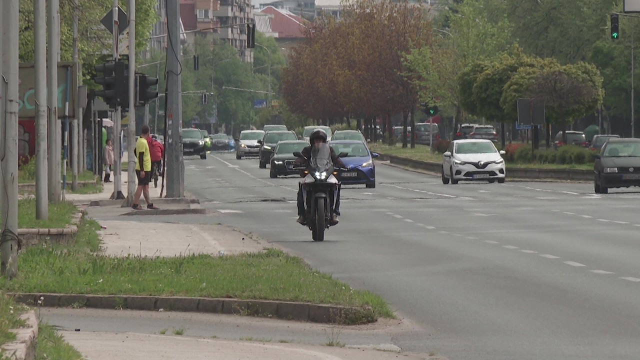 Македонците сѐ почесто размислуваат да ги заменат автомобилите со други начини на транспорт