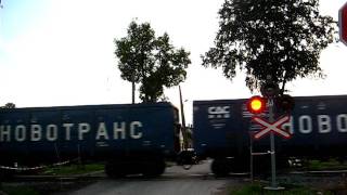 preview picture of video '[LDZ] diesel locomotive pulling a east bound freight train past Dzirnavu iela...'