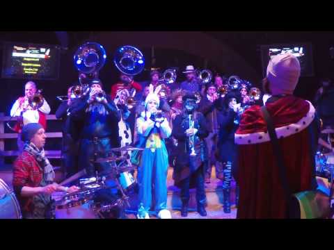 Guggenmusik "Impulsiv Luzern" - "Applause" de Lady Gaga