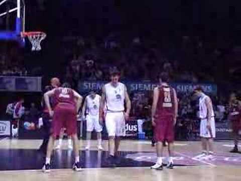 37 04-12-07 BCO-Red Star Belgrado - Sam scoort 1 op 2 vrijwo