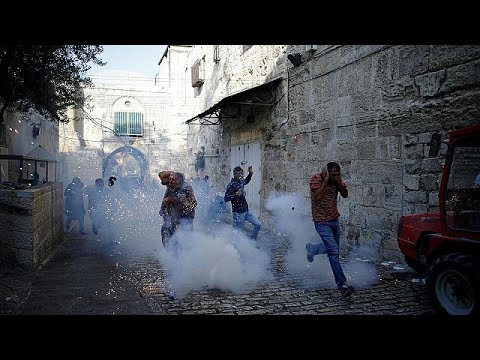 تجدد الاشتباكات في باحة الأقصى ونتانياهو يدعو لإعدام الشاب الفلسطيني عمر العبد