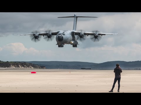 Watch A Gigantic Airbus A400M Atlas Make A Gorgeous Landing On The Beach
