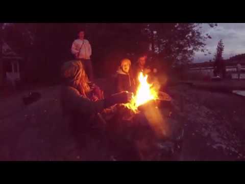 Partioaitta Jyväskylän henkilökunta saaressa