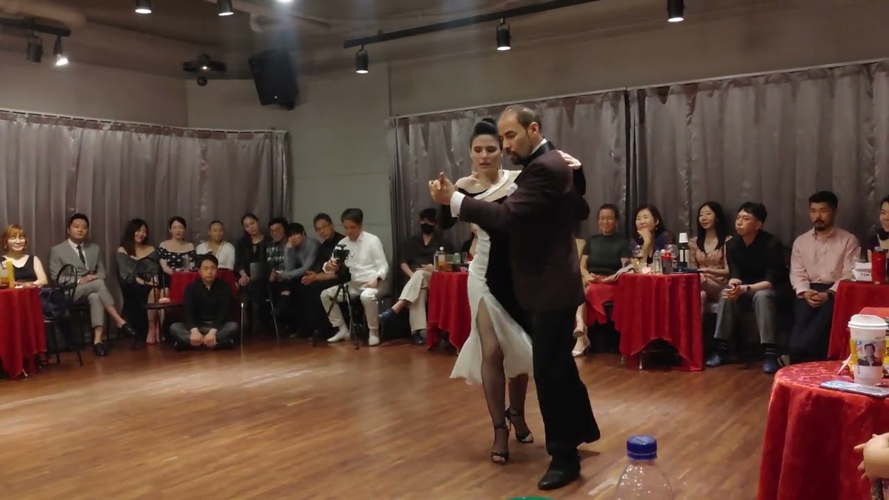 [Juan D'Arienzo, Alberto Echagüe - Mandria] Daniel Nacucchio & Cristina Sosa