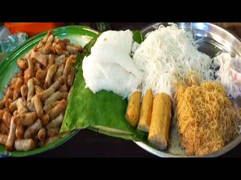 Buying And Eating Delicious Street Noodles / Amazing Boeng Keng Kang Market Street Food