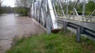 preview picture of video 'Finley River Bridge Flooding Ozark, MO 4/25/2011'
