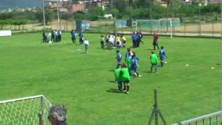 preview picture of video 'TORNEO PRATO CUP 2011 ; JUVENTUS - A.C.PRATO PULCINI(2001) DEL 1-5-2011 PARTITA HD.mp4'