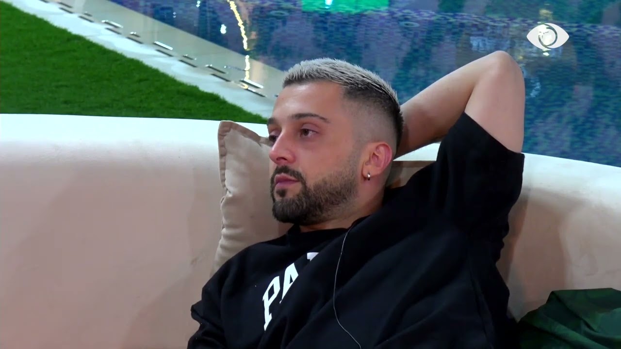 “The më pëlqen Egli sepse është vajza që bie në sy”/ Egli-Gjestit: Më ke studiuar nga jashtë…