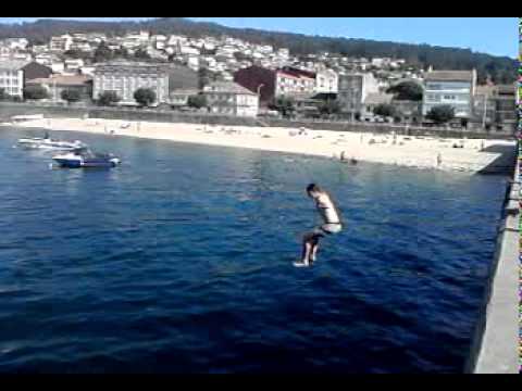 lino saltando muelle bueu.