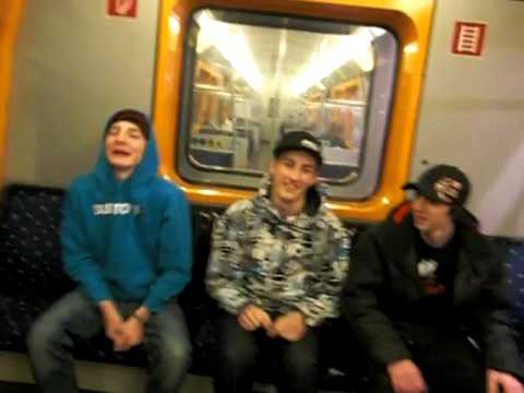 JL- Jugend Lanzendorf in der U-Bahn