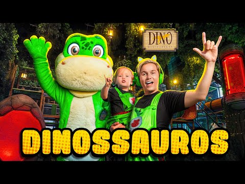 BEBÊ SARA e RONI Visitam o DINO RESTAURANTE 🦖 Exploramos o restaurante dos Dinossauros  🦕