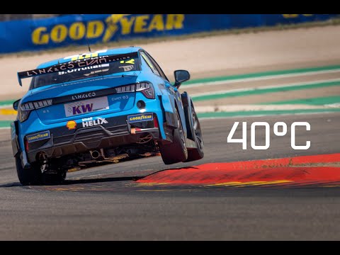 Fighting for the WTCR title in 40°C at MotorLand Aragón