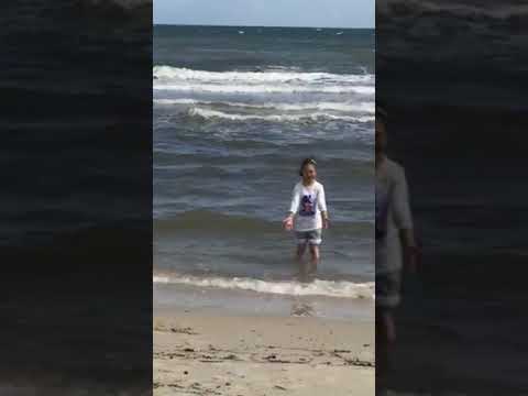 R& f playing in beach 👋