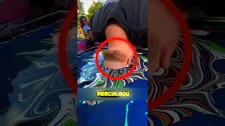 Homem se MAL ao colocar cabeça na tinta!