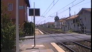 preview picture of video 'Treni alla vecchia stazione di Tortoreto Lido'
