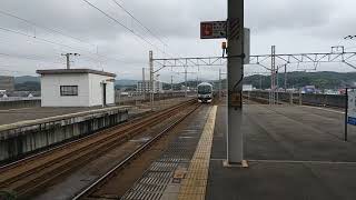 JR四国 児島駅 高松行きJR四国5000系+JR西日本223系5000番台快速マリンライナー号 到着