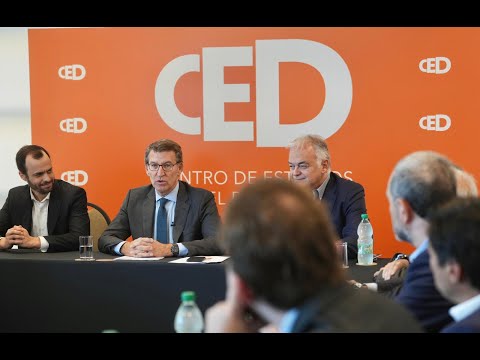 Feijóo interviene en un desayuno coloquio con empresarios uruguayos en Montevideo