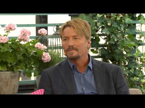 Fredagspanelen: "Partierna skulle kunna byta affischer med varandra" - Nyhetsmorgon (TV4)