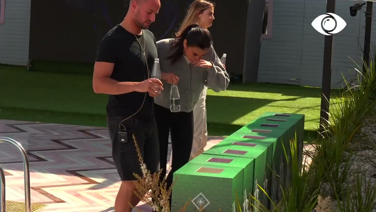 Sfida e ujit/ Banorët në garë për të mundur sa më shpejt njëri-tjetrin