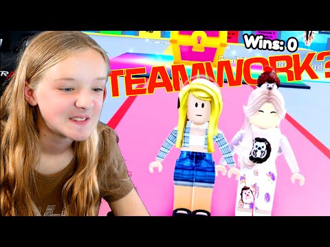 Trinity and Madison Play Teamwork Puzzles on Roblox!!