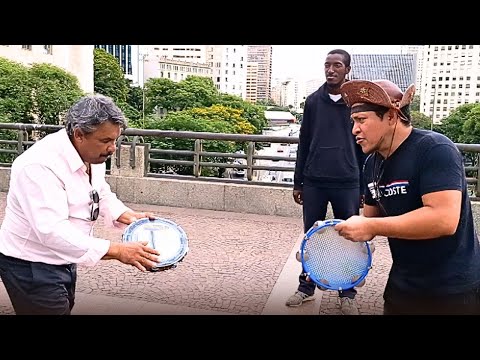 REPENTISTAS CANTANDO NA PRAÇA
