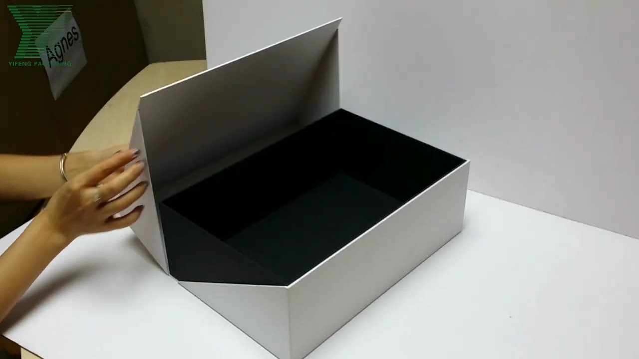 Clamshell box