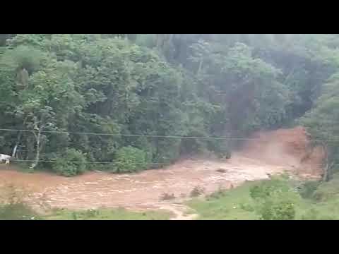 Tromba d’água na zona rural de Aparecida SP. Evitem cachoeiras e margens de rio nesta época do ano.